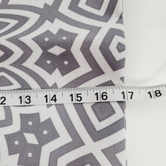 Geometric Pattern Tote Bag - Picture 4 of 7